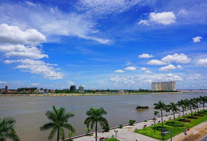 هاستل Onederz Phnom Penh