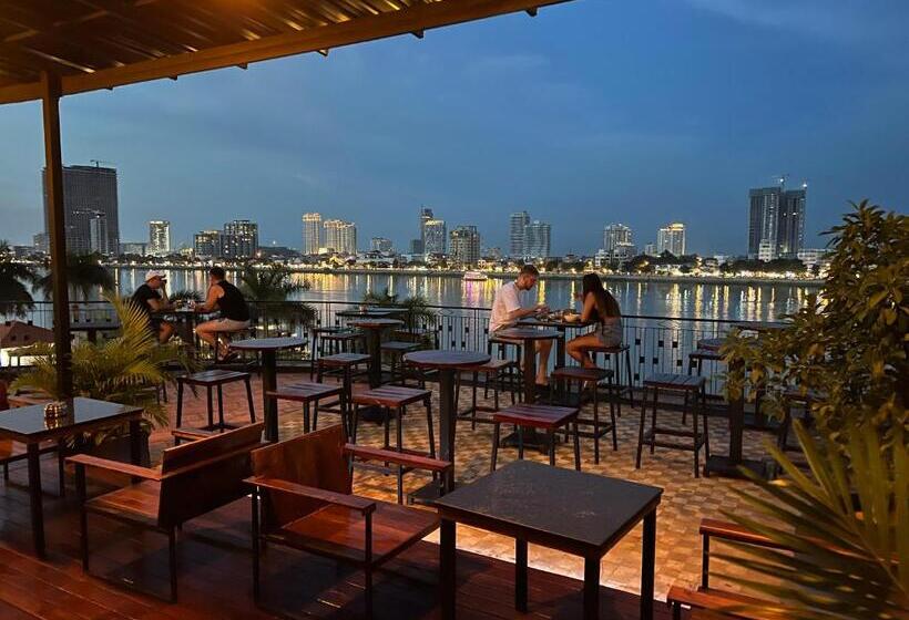 هاستل Onederz Phnom Penh