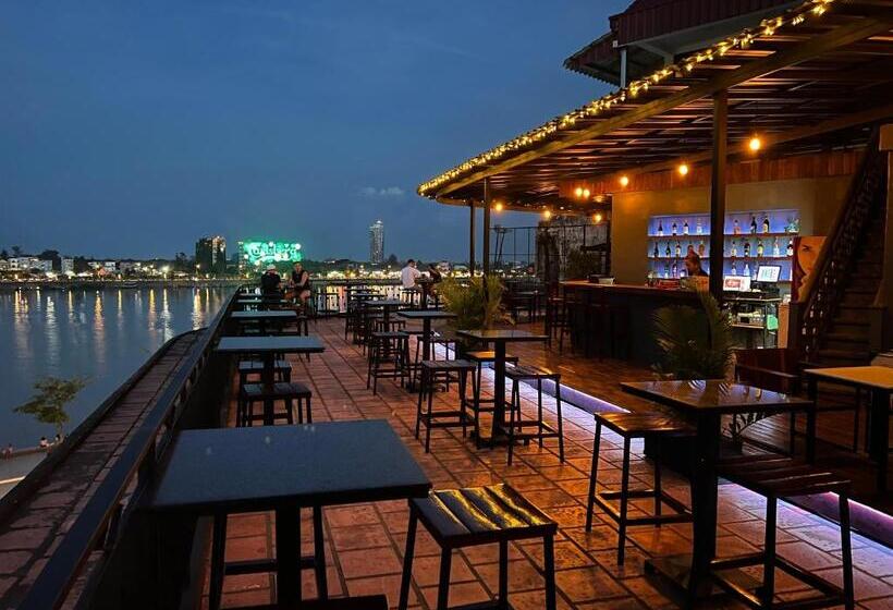 هاستل Onederz Phnom Penh