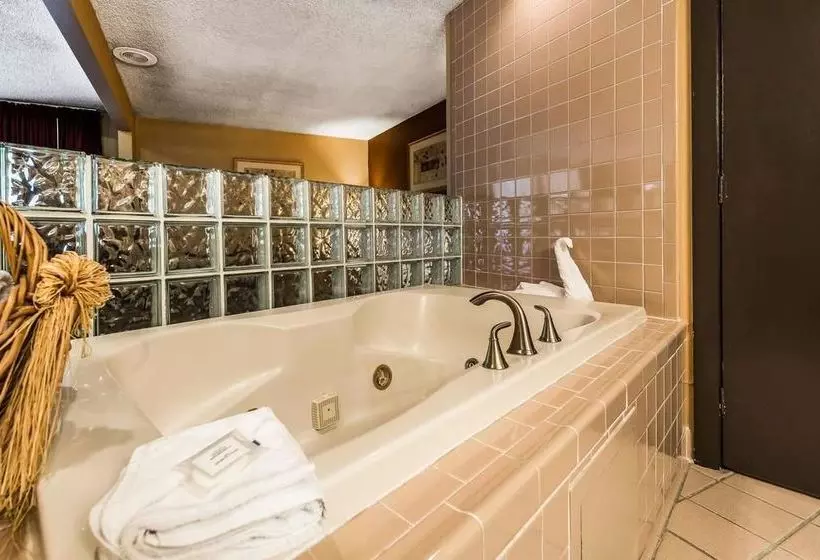 Clarion Hotel & Conference Center