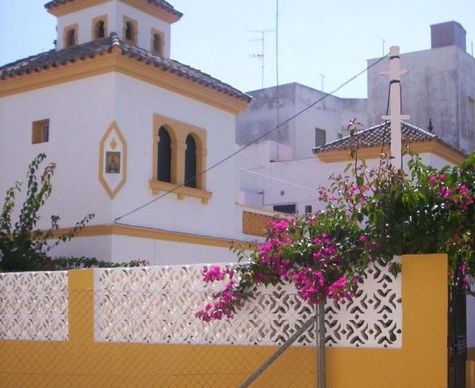 هتل Hostal Villa Mercedes