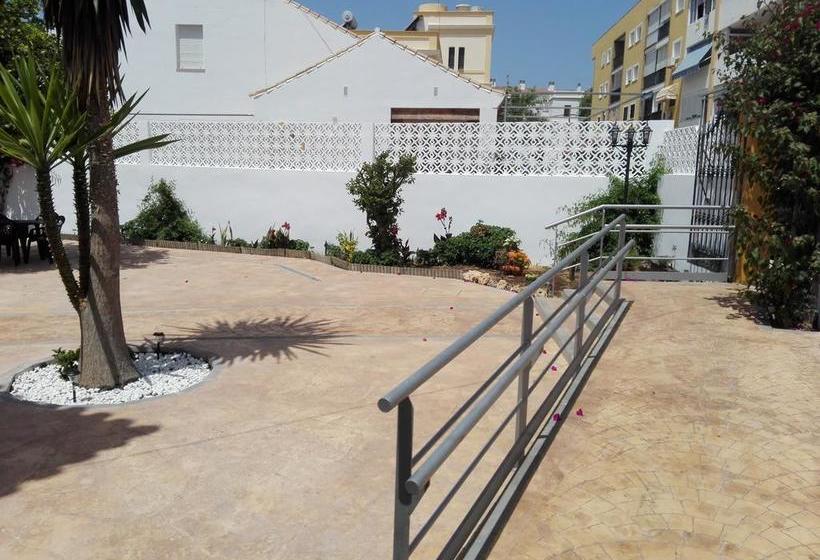 هتل Hostal Villa Mercedes