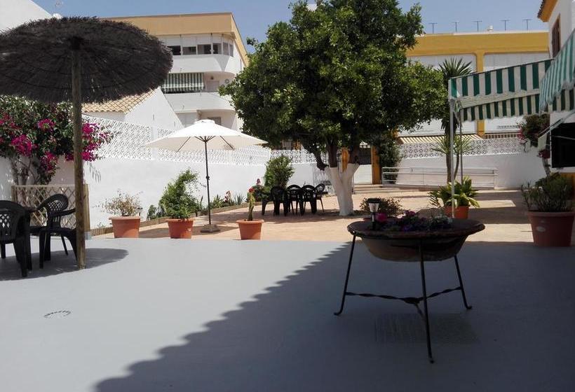 هتل Hostal Villa Mercedes