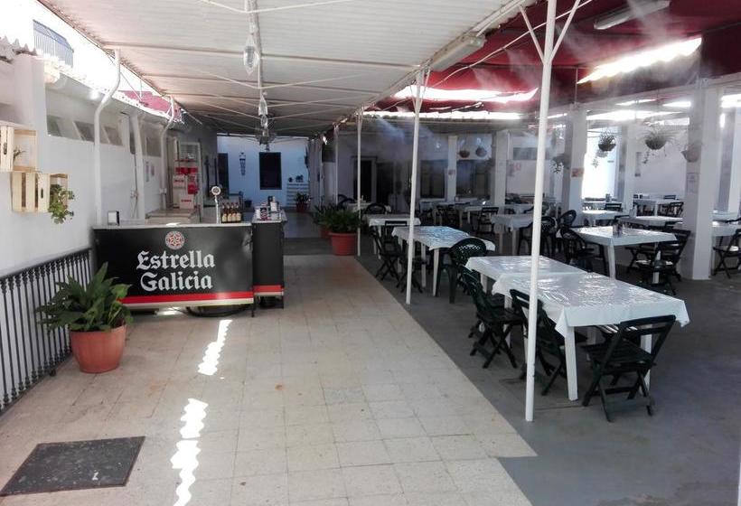 هتل Hostal Villa Mercedes