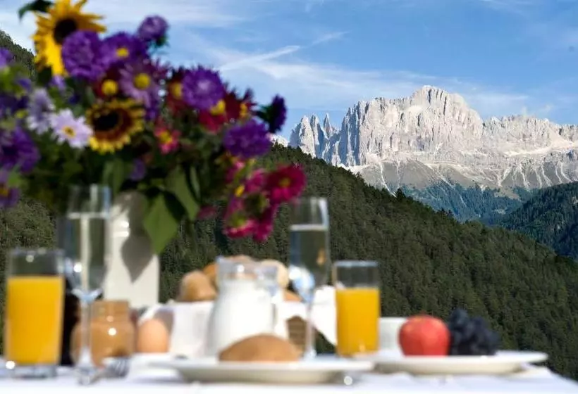 ホテル Paradies