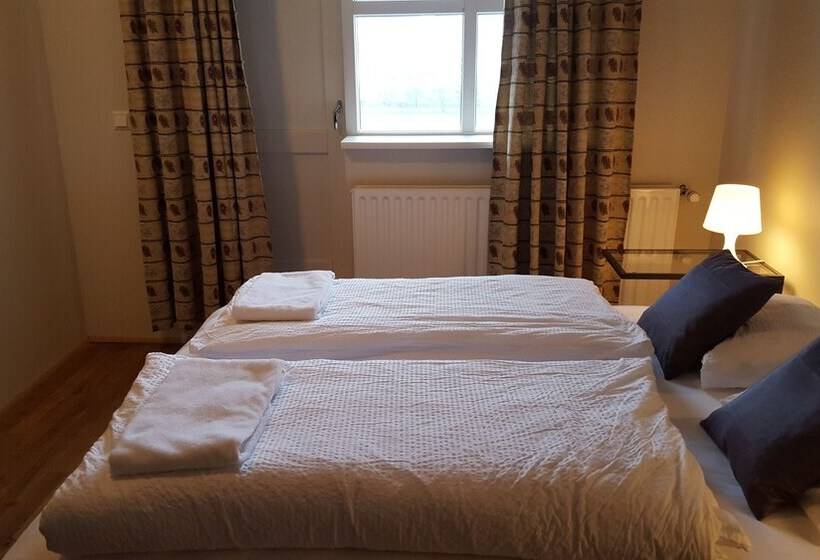 هتل Sveinbjarnargerdi