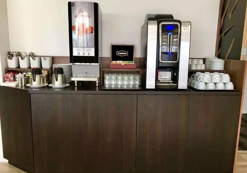 Brit Hotel Martigues Nord