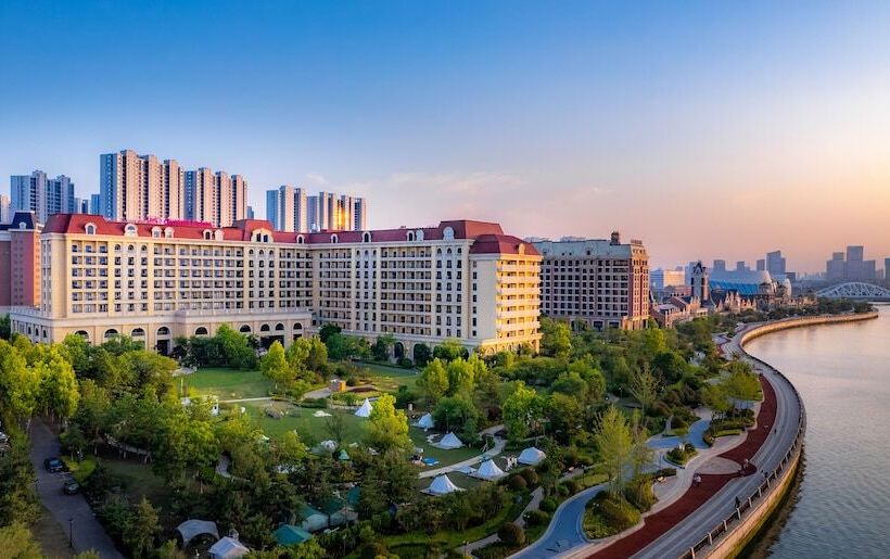 Hotel Crowne Plaza Qingdaoorientalmoviemetropolis, An Ihg