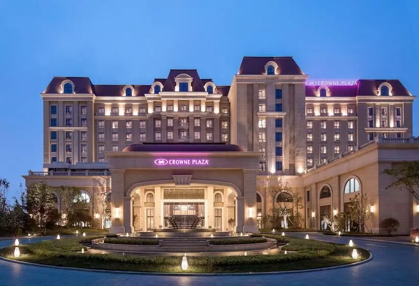 ホテル Crowne Plaza Qingdaoorientalmoviemetropolis, An Ihg