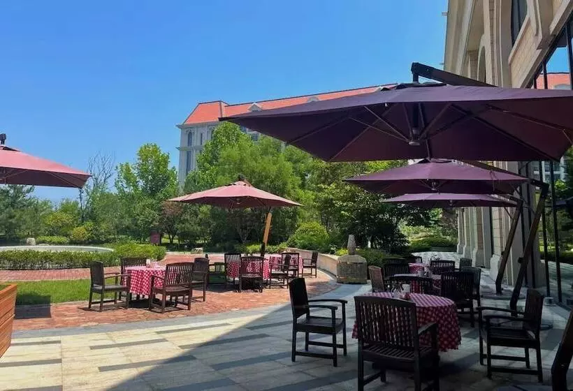 ホテル Crowne Plaza Qingdaoorientalmoviemetropolis, An Ihg