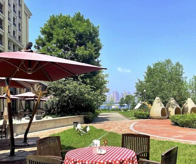 Hotel Crowne Plaza Qingdaoorientalmoviemetropolis, An Ihg