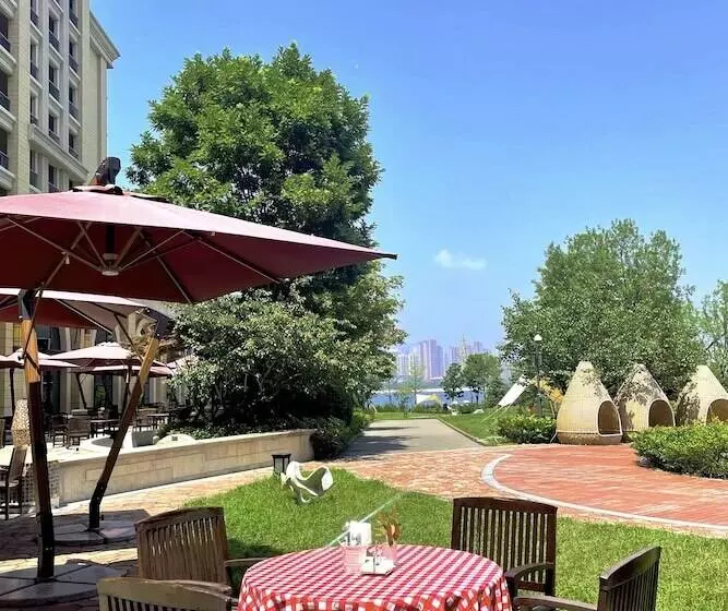 ホテル Crowne Plaza Qingdaoorientalmoviemetropolis, An Ihg