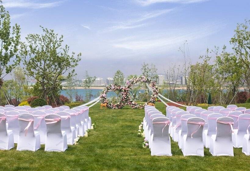 Hotel Crowne Plaza Qingdaoorientalmoviemetropolis, An Ihg