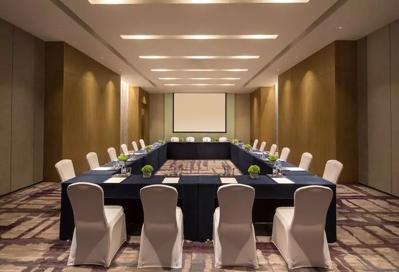 ホテル Crowne Plaza Qingdaoorientalmoviemetropolis, An Ihg