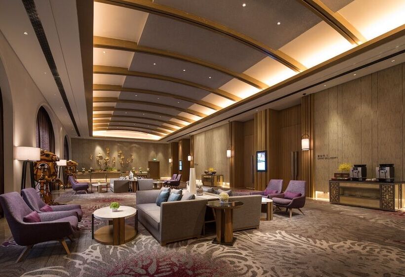 Hotel Crowne Plaza Qingdaoorientalmoviemetropolis, An Ihg