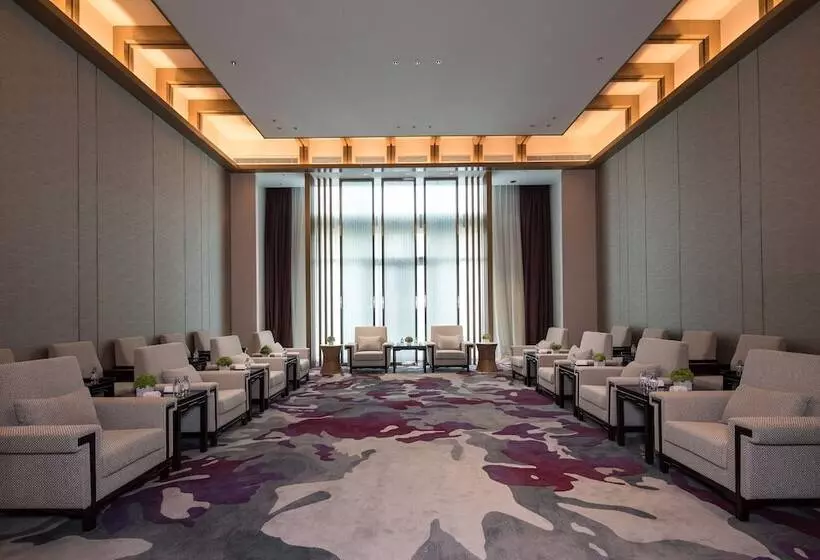 ホテル Crowne Plaza Qingdaoorientalmoviemetropolis, An Ihg