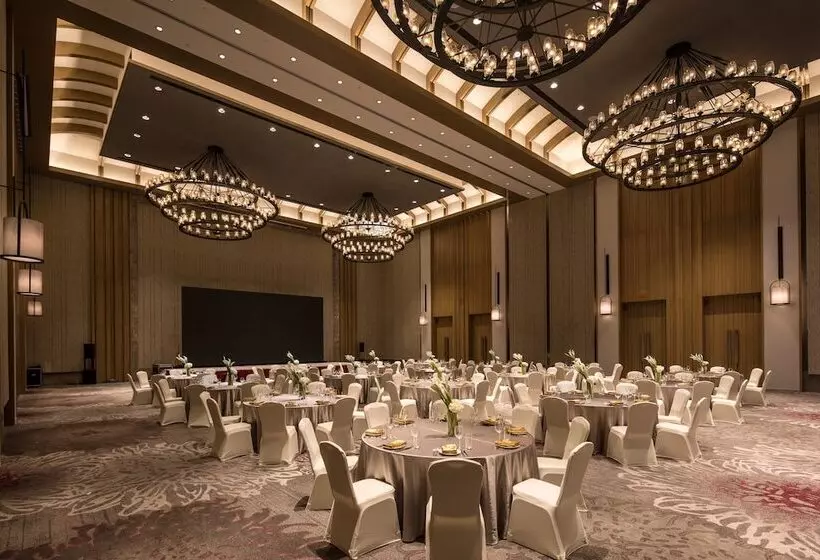 ホテル Crowne Plaza Qingdaoorientalmoviemetropolis, An Ihg