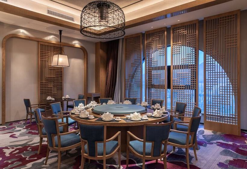 Hotel Crowne Plaza Qingdaoorientalmoviemetropolis, An Ihg