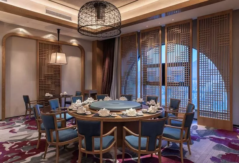 ホテル Crowne Plaza Qingdaoorientalmoviemetropolis, An Ihg