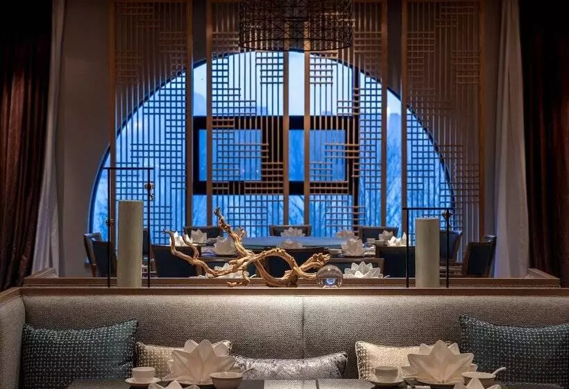 ホテル Crowne Plaza Qingdaoorientalmoviemetropolis, An Ihg