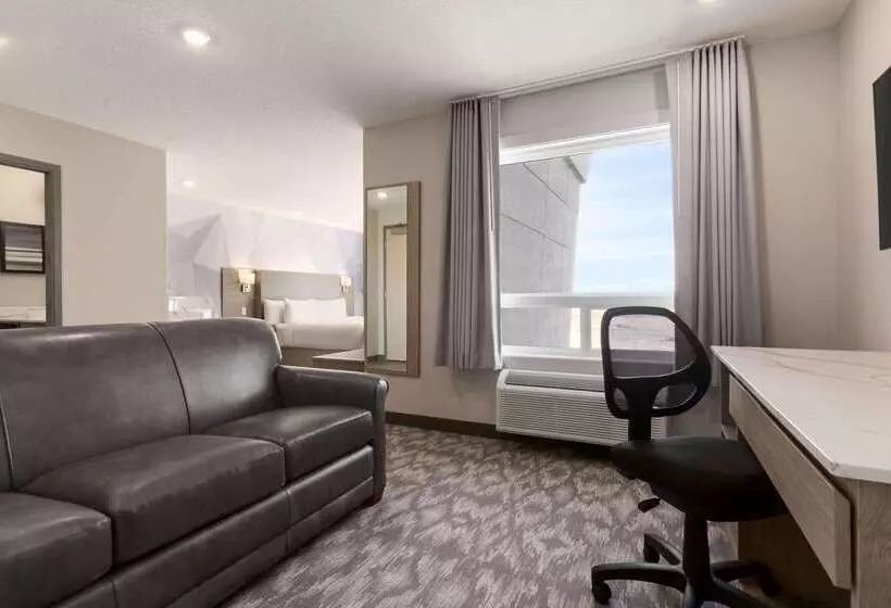 Hotelli Days Inn By Wyndham Calgary North Balzac