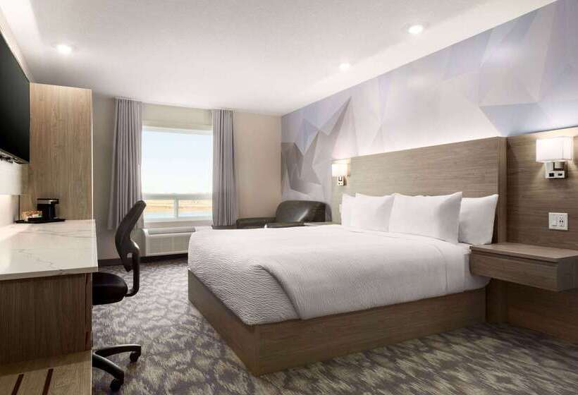 בית מלון כפרי Days Inn By Wyndham Calgary North Balzac