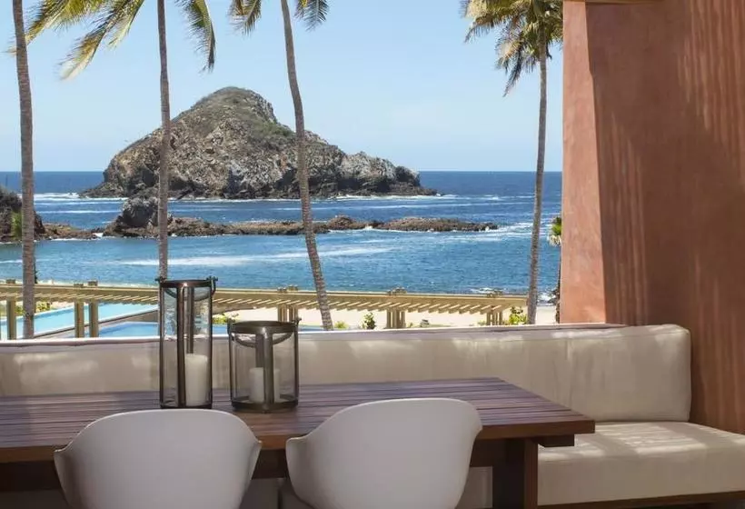 Hotelli El Careyes Club & Residences