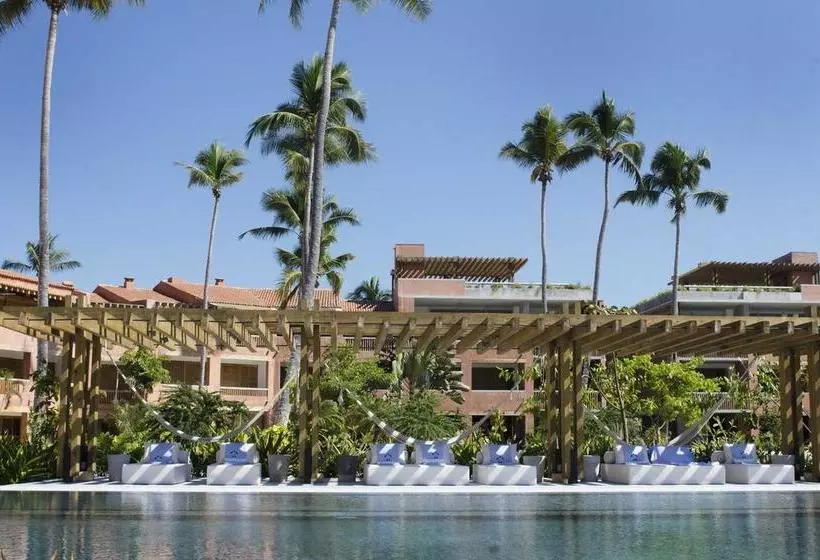 Hotelli El Careyes Club & Residences