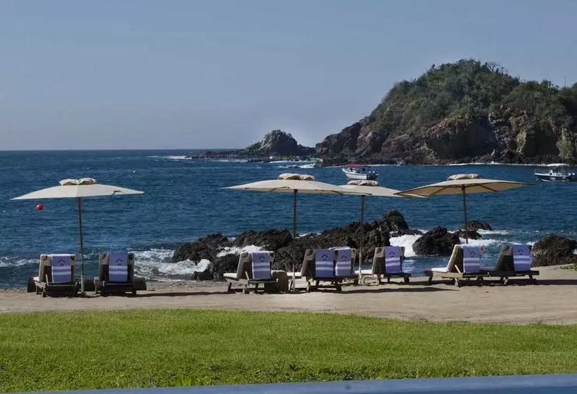 Hotelli El Careyes Club & Residences