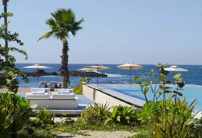 Hotelli El Careyes Club & Residences