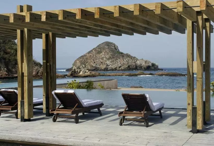 Hotelli El Careyes Club & Residences