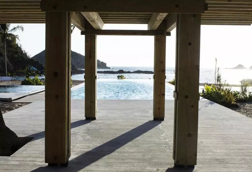 Hotelli El Careyes Club & Residences