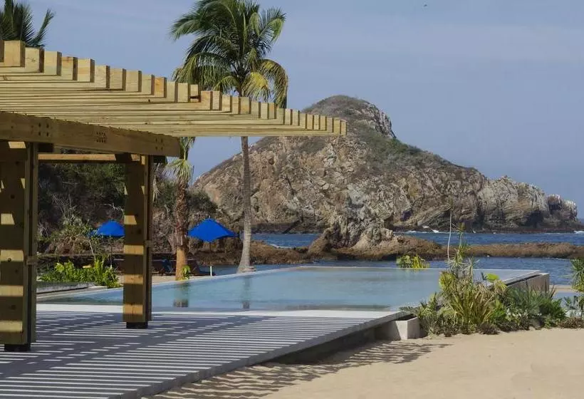 Hotelli El Careyes Club & Residences