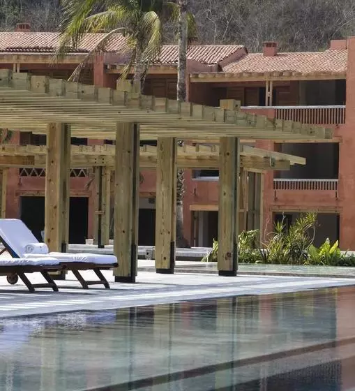 Hotelli El Careyes Club & Residences