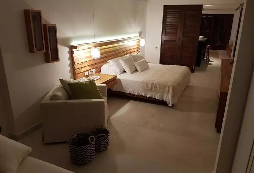 Hotelli El Careyes Club & Residences