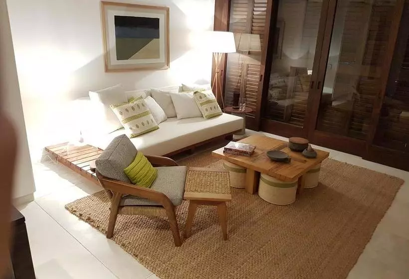 Hotelli El Careyes Club & Residences