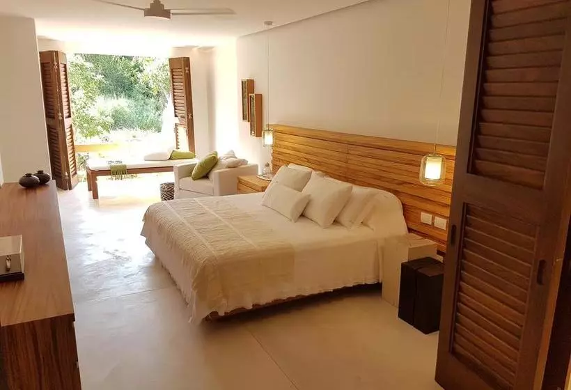 Hotelli El Careyes Club & Residences