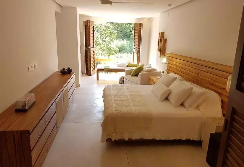 Hotelli El Careyes Club & Residences