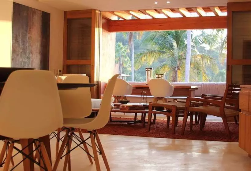 Hotelli El Careyes Club & Residences