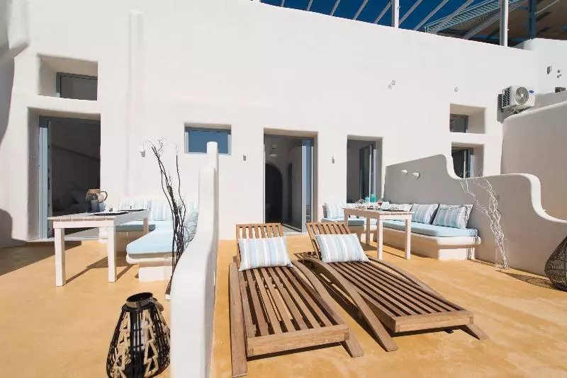 Hotel On The Cliff - Santorini