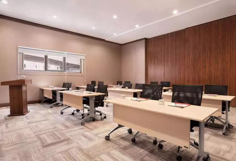 ホテル Ramada By Wyndham Istanbul Alibeykoy