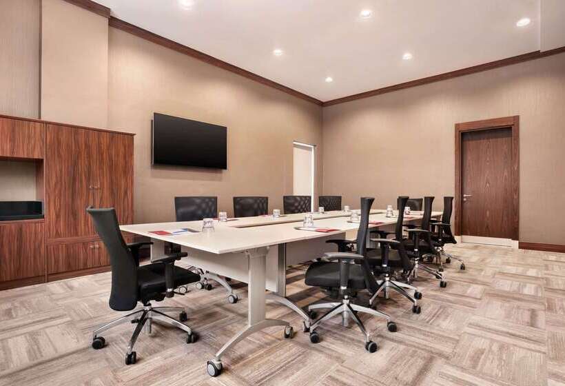 Hotel Ramada By Wyndham Istanbul Alibeykoy