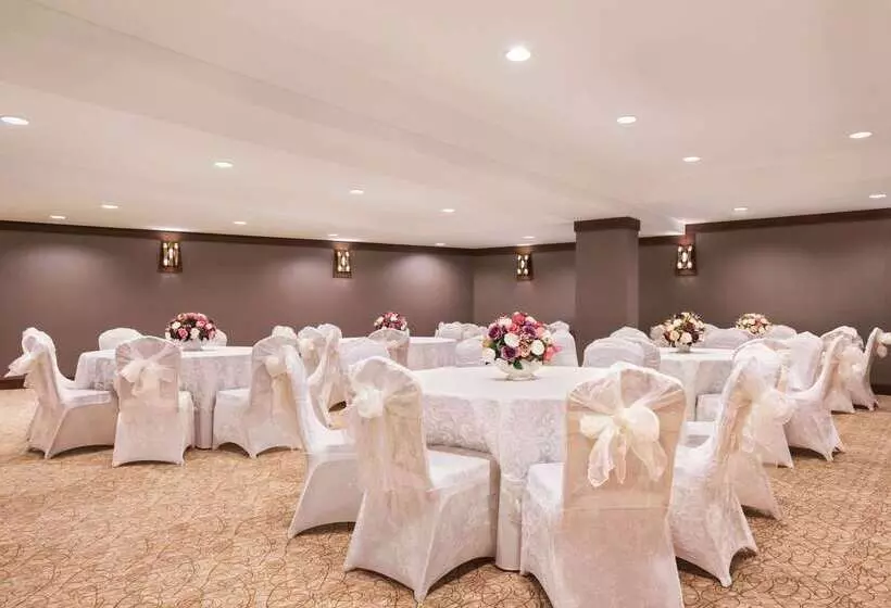 ホテル Ramada By Wyndham Istanbul Alibeykoy