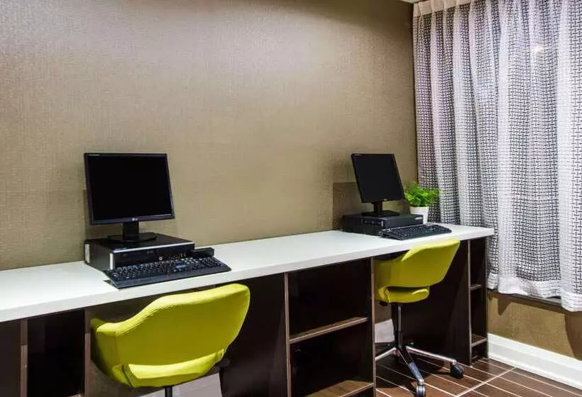 Hotelli Ramada By Wyndham Jacksons Point