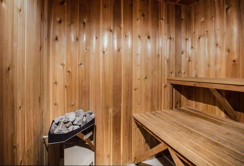 בית מלון כפרי Ramada By Wyndham Jacksons Point