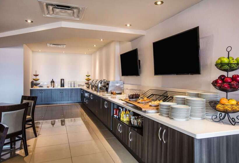 בית מלון כפרי Ramada By Wyndham Jacksons Point