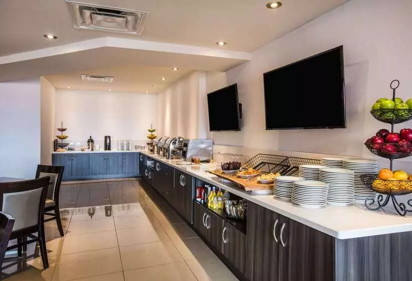 Hotelli Ramada By Wyndham Jacksons Point