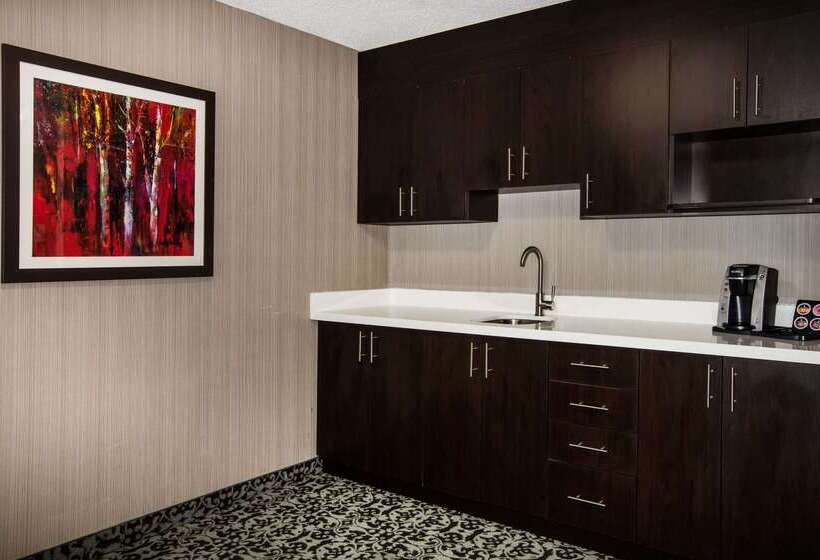 בית מלון כפרי Ramada By Wyndham Jacksons Point