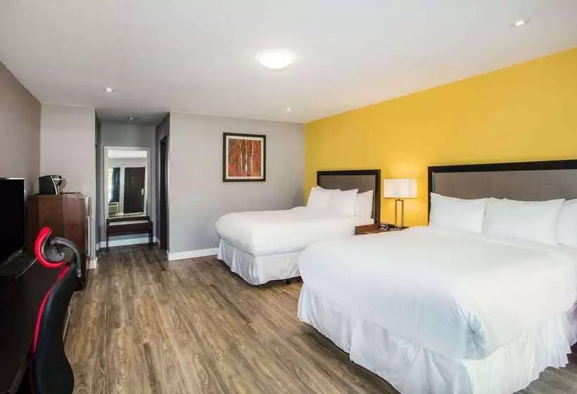 Hotelli Ramada By Wyndham Jacksons Point