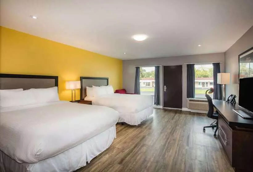 Hotelli Ramada By Wyndham Jacksons Point